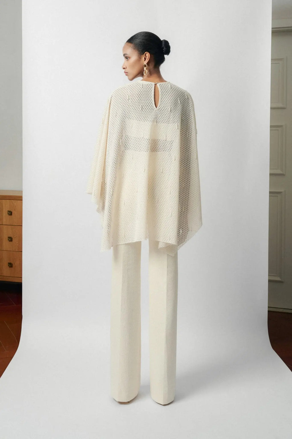Oran Emb Lace Cape – image 2