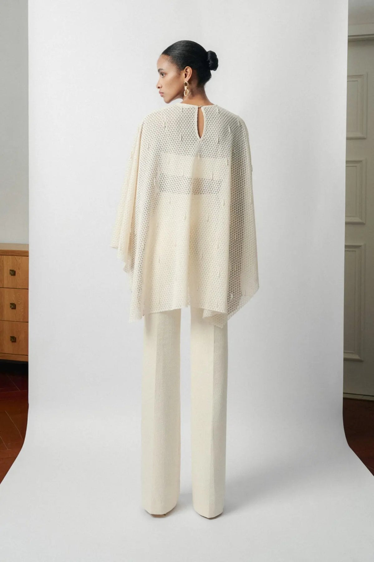 Oran Emb Lace Cape – image 2