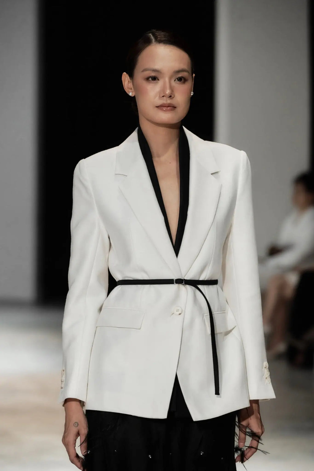 Odile Double-Layer Neck Blazer – image 5