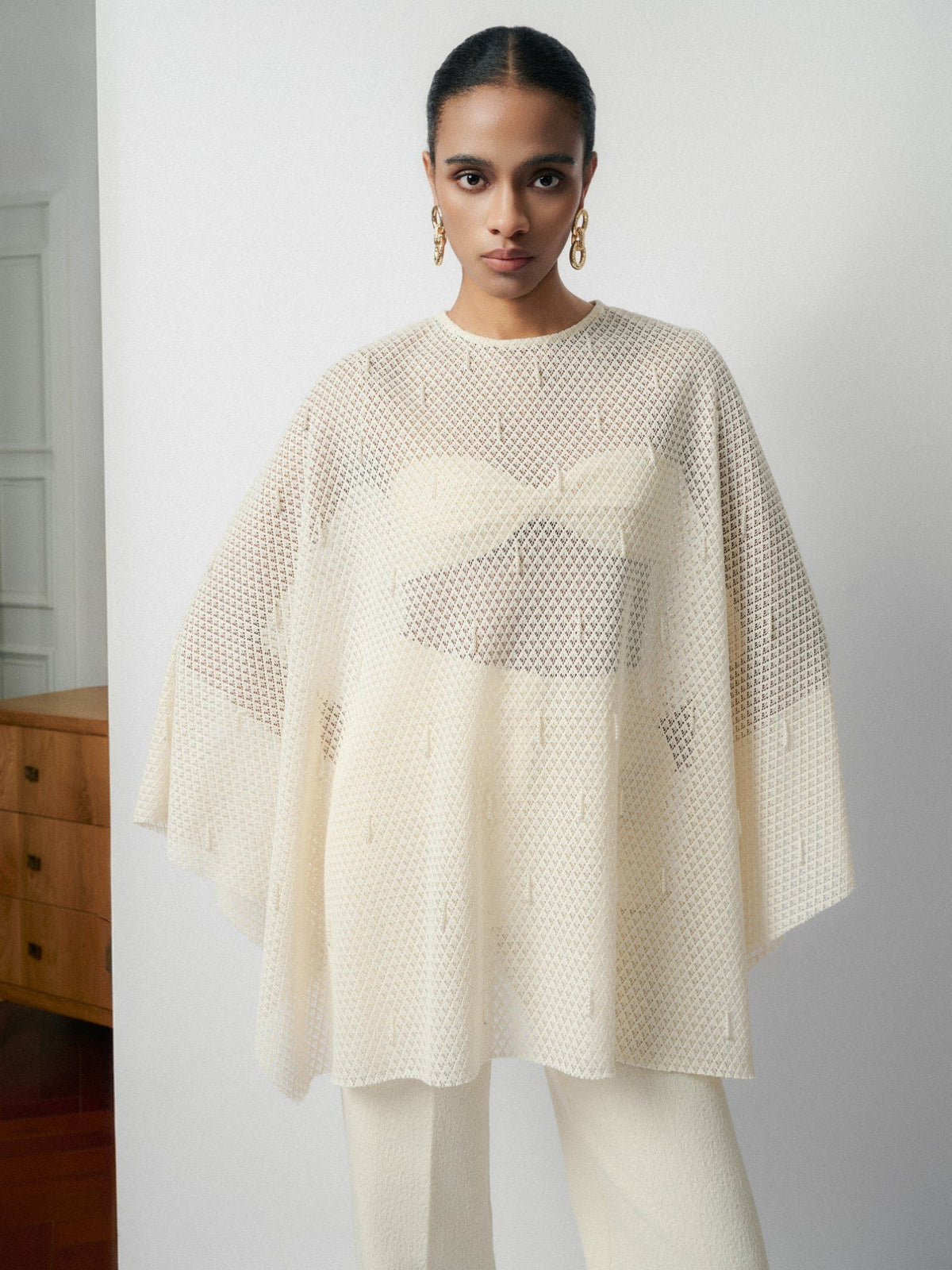 Oran Emb Lace Cape – image 5